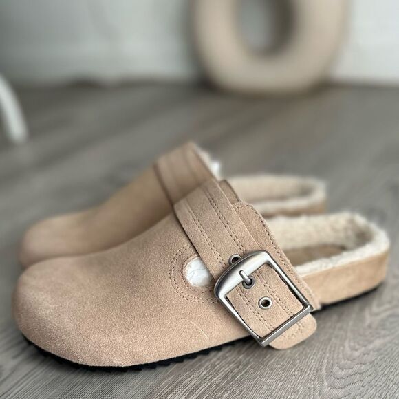 Zara Shoes - ZARA FAUX FUR LINED SUEDE CLOGS
BEIGE